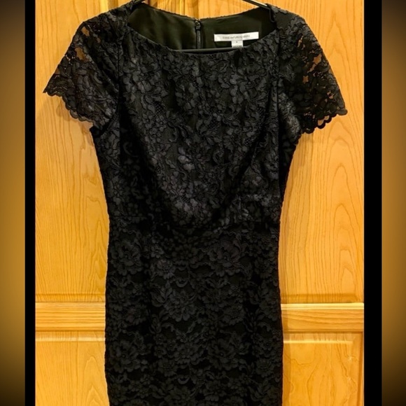 Diane von Furstenberg Black Lace Dress Cap Sleeves Lined Size 6 - Picture 4 of 6